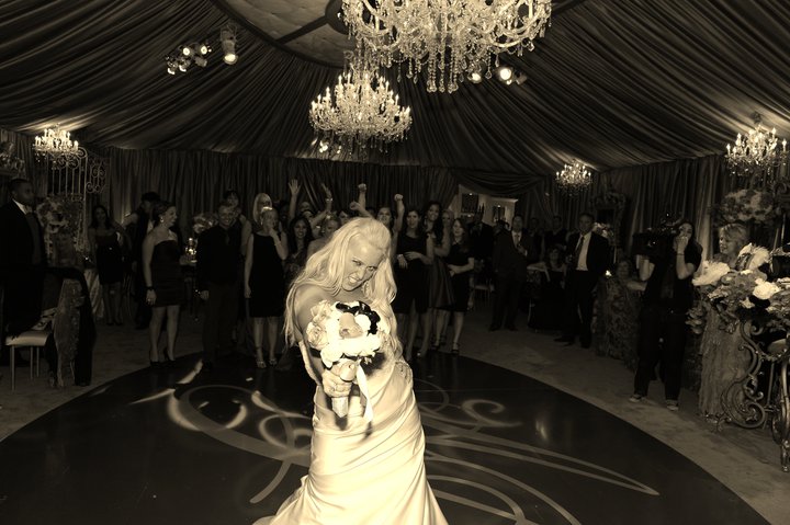 Bride bouquet toss